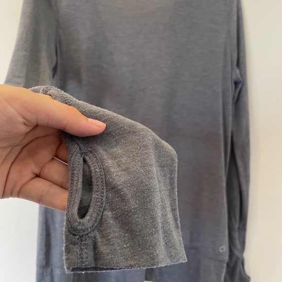 GREY LONG SLEEVE SHIRT WITH BACK-CUTOUT FROM GAP FIT - Picture 2 of 6